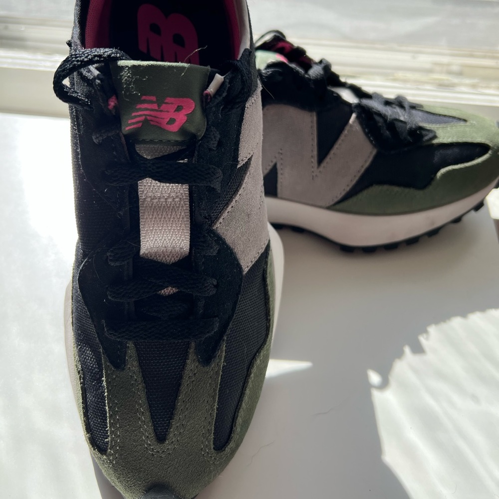 New Balance 327. Women’s size 7.5 but are unisex. Worn twice.